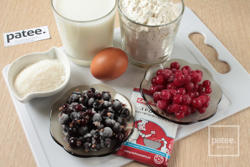 Пирог с красной и черной смородиной - Шаг 1