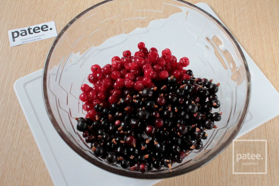 Пирог с красной и черной смородиной - Шаг 5