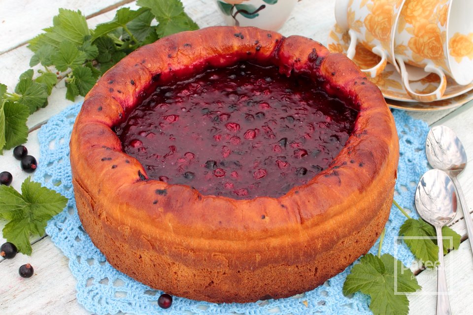 Пирог с красной и черной смородиной - Шаг 12
