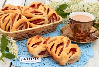 Булочки с колбасой