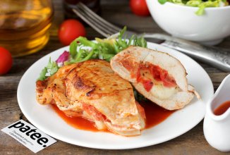 Куриные грудки, фаршированные моцареллой и помидорами
