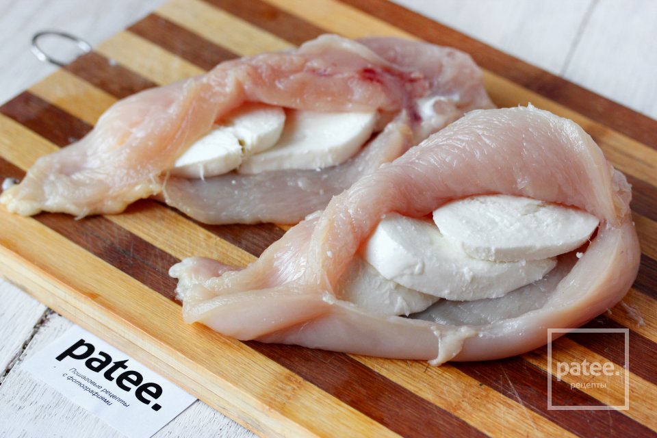 Куриные грудки, фаршированные моцареллой и помидорами - Шаг 6