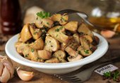 Шампиньоны с чесноком и петрушкой