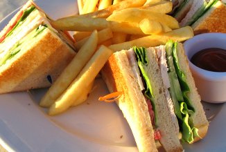 В Женеве продают самые дорогие клубные сэндвичи