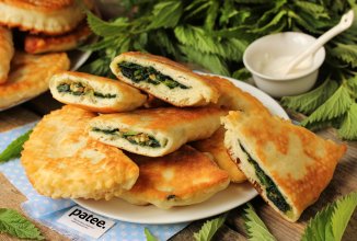 Жареные пирожки с крапивой