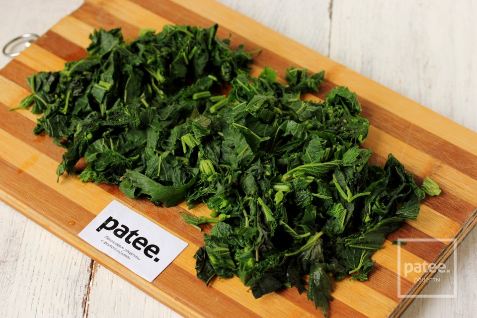 Жареные пирожки с крапивой - Шаг 6