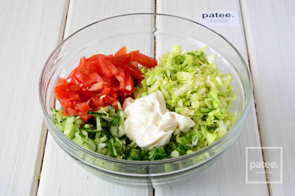 Салат из молодой капусты и овощей - Шаг 8