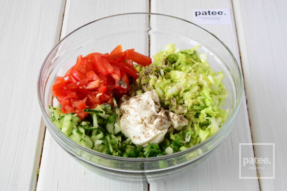 Салат из молодой капусты и овощей - Шаг 9