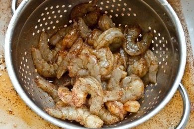 Креветки в маринаде из чеснока, имбиря и чили - приготовление