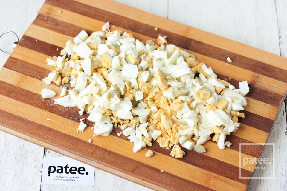 Салат с курицей, маринованными грибами и картофелем - Шаг 3