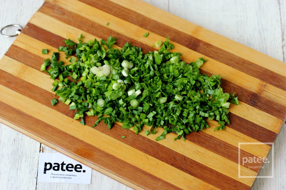 Салат с курицей, маринованными грибами и картофелем - Шаг 5