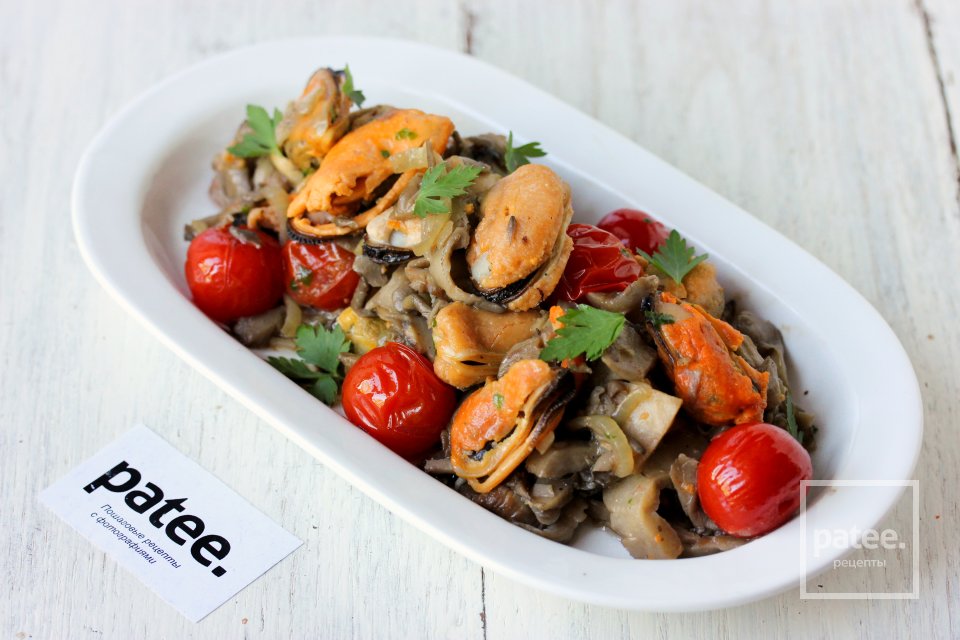 Мидии с вёшенками и помидорами черри - Шаг 11