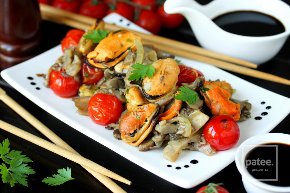 Мидии с вёшенками и помидорами черри - Шаг 12