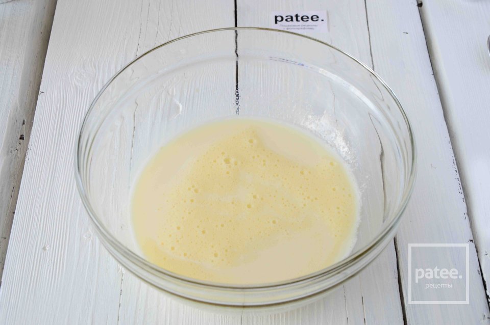 Оладьи с клубникой и кремом из йогурта - Шаг 3