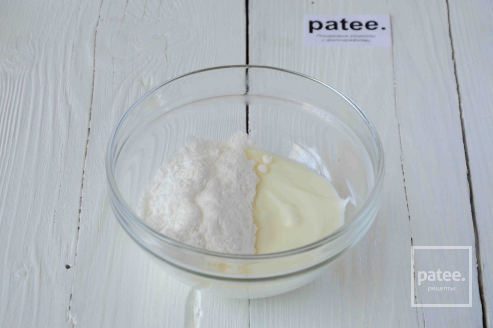 Оладьи с клубникой и кремом из йогурта - Шаг 9