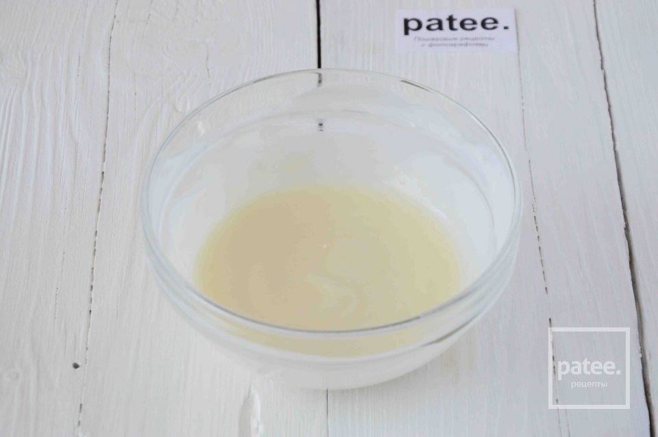 Оладьи с клубникой и кремом из йогурта - Шаг 10