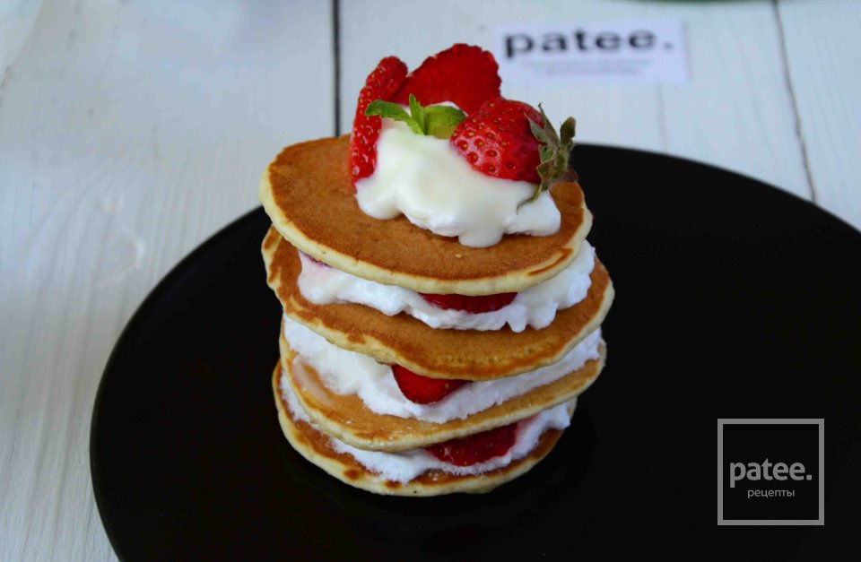 Оладьи с клубникой и кремом из йогурта - Шаг 14