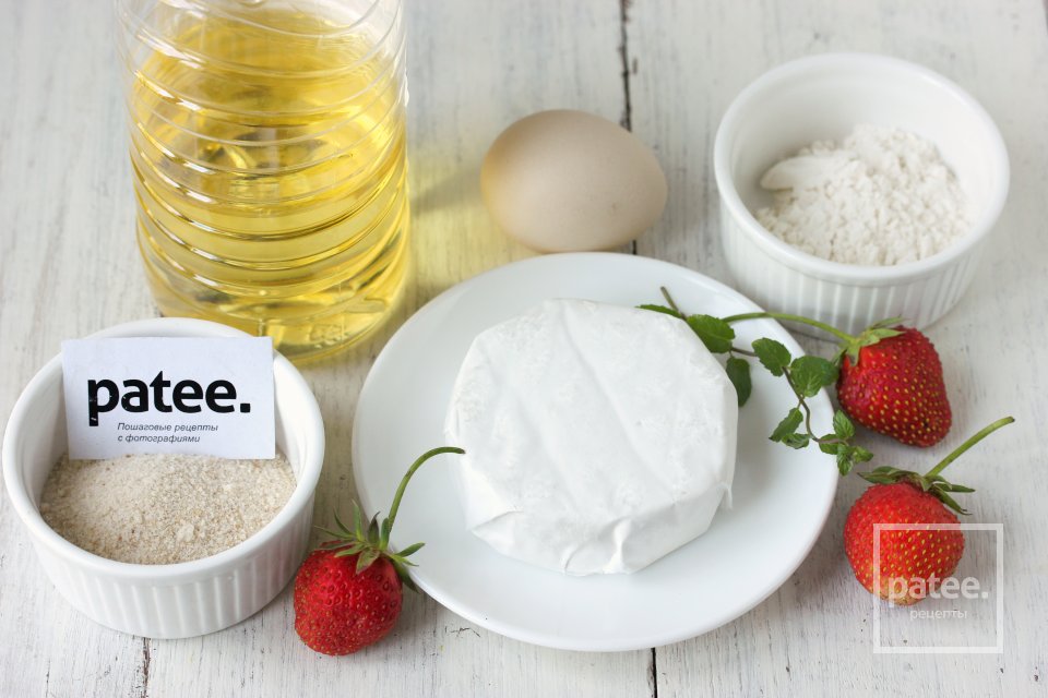 Камамбер-фри с клубникой - Шаг 1