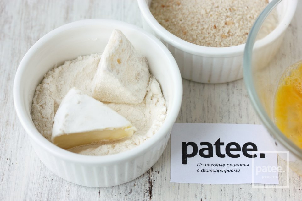 Камамбер-фри с клубникой - Шаг 4