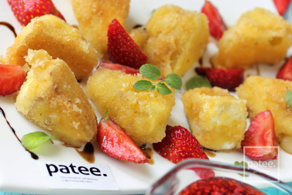 Камамбер-фри с клубникой - Шаг 10