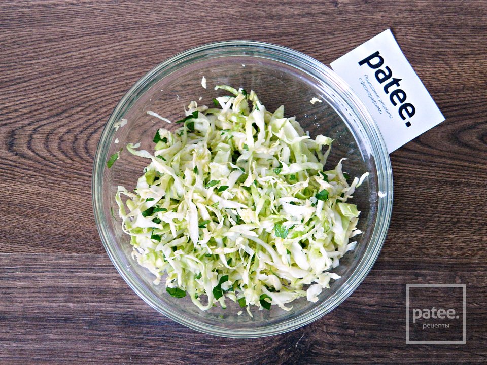 Диетический салат с курицей и капустой - Шаг 9