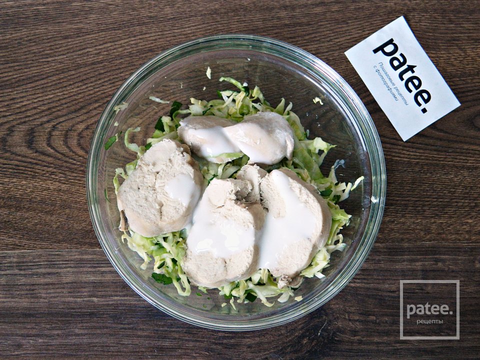 Диетический салат с курицей и капустой - Шаг 11