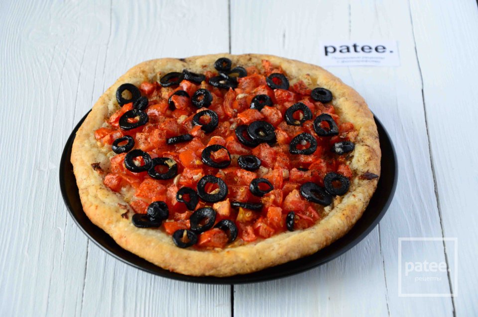 Лепешка из слоеного теста с помидорами и оливками - Шаг 11