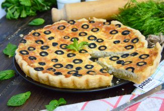 Луковый киш с маслинами