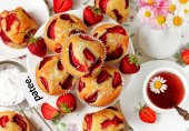 Маффины с клубникой