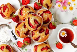 Маффины с клубникой