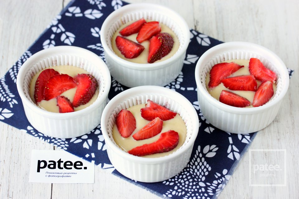 Маффины с клубникой - Шаг 10