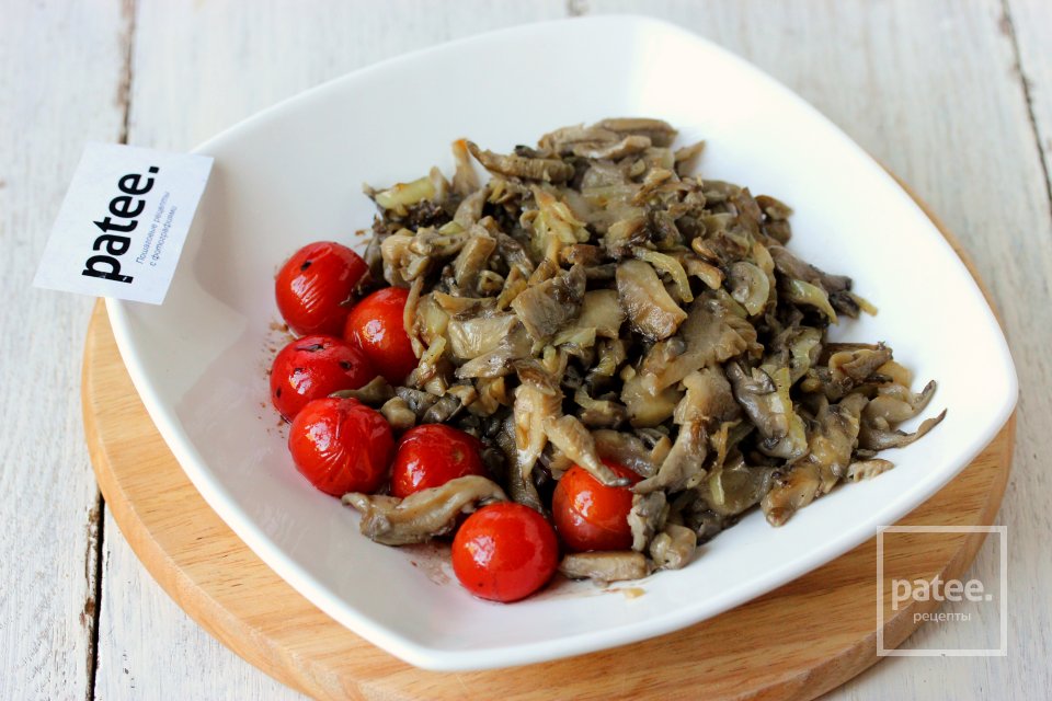 Мидии с вёшенками и помидорами черри - Шаг 8