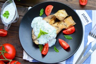 Толстолобик запеченный в духовке под соусом из йогурта