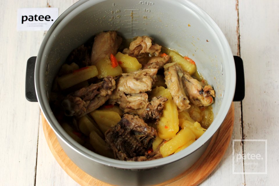 Нудли с курицей и картофелем в мультиварке - Шаг 11