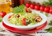 Салат из молодой капусты с помидорами черри и кукурузой