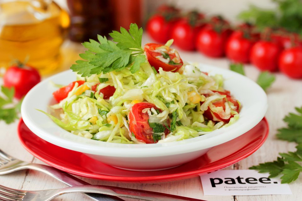 Базилик пурпл болл. Фиолетовая капуста тушеная. Салат с базиликом. Салмт тзсаежей капусты. Салат весенний из капусты.