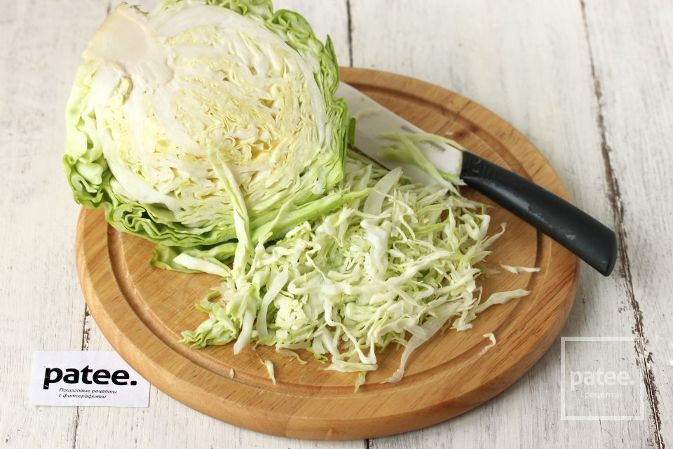 Салат из молодой капусты с помидорами черри и кукурузой - Шаг 2