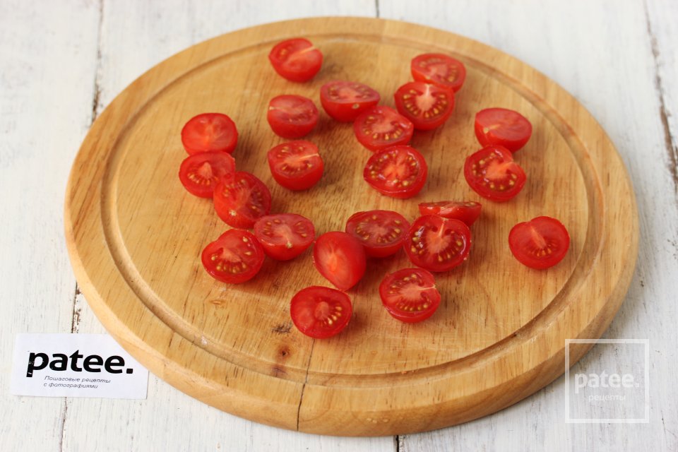 Салат из молодой капусты с помидорами черри и кукурузой - Шаг 3