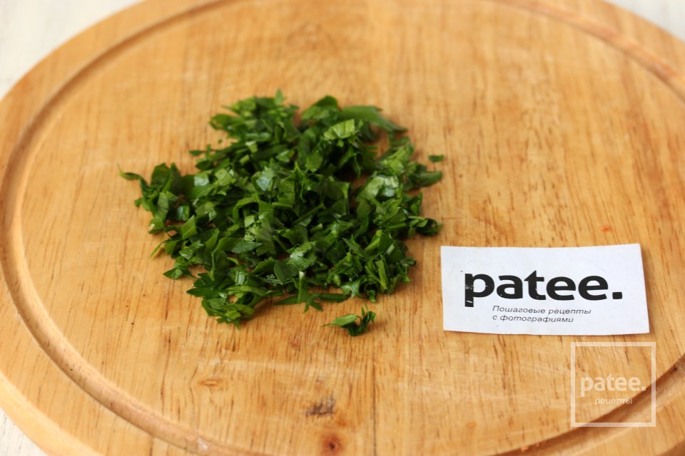 Салат из молодой капусты с помидорами черри и кукурузой - Шаг 4