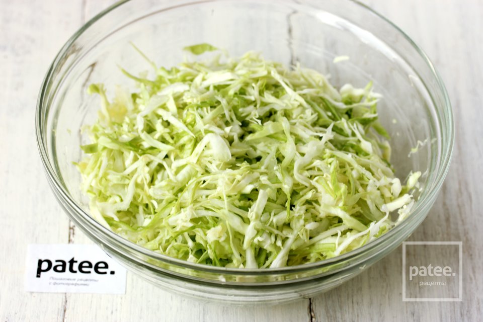 Салат из молодой капусты с помидорами черри и кукурузой - Шаг 5