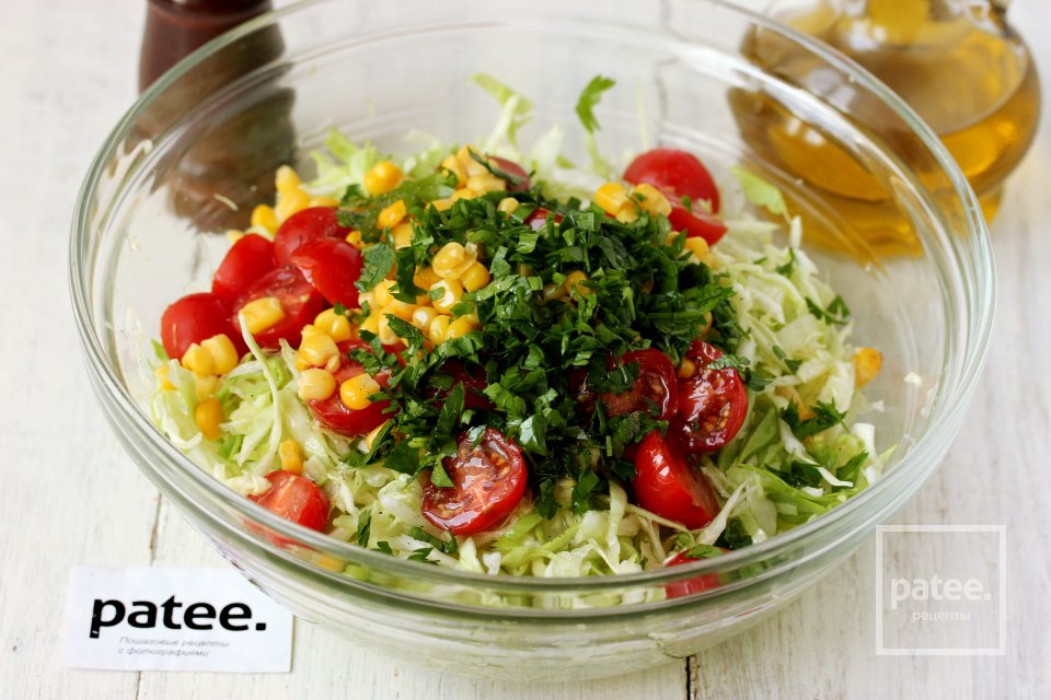 Салат из молодой капусты с помидорами черри и кукурузой - Шаг 9