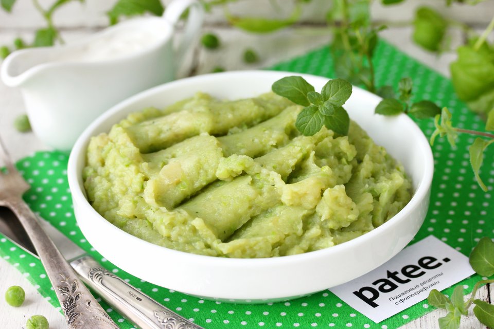 Пюре с зеленым горошком. Пюре из зеленого горошка. Гороховое пюре зеленое. Mushy peas. Гороховое пюре в кастрюле.