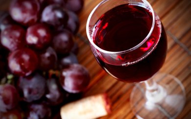 Красное вино помогает предотвратить кариес