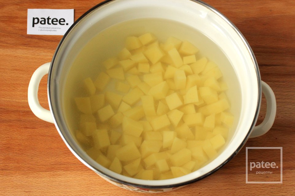 Суп с колбасой и макаронами - Шаг 2