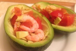 Салат из авокадо и креветок