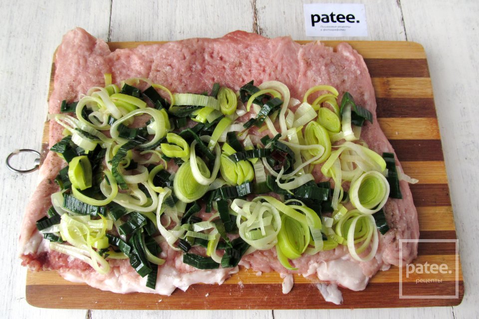 Рулет из свиной корейки с овощами - Шаг 10