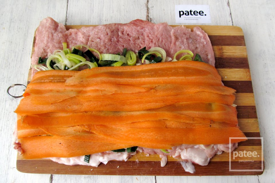 Рулет из свиной корейки с овощами - Шаг 11