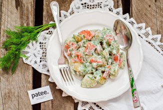 Салат с молодым картофелем и лососем