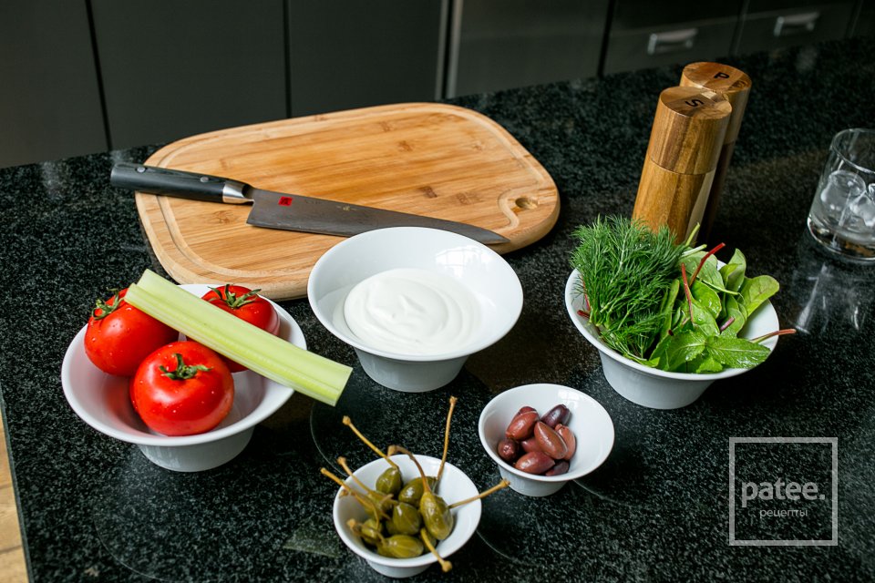 Летний салат со сметанной заправкой - Шаг 1