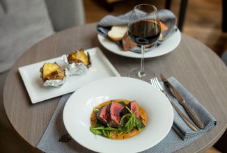 Стейк в грибном соусе